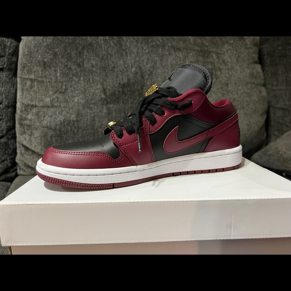 Air Jordan 1 Low SE dark beetroot
